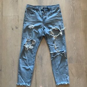 Size 29 Levi’s wedgie distressed denim